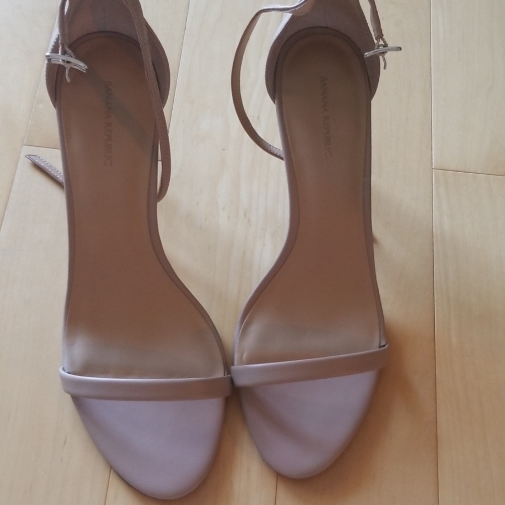 Banan republic brand new heels